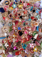 20 pcs lot. Assorted styles brooches,boutique style,retro style, hair clips, and so much more.