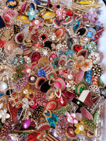 20 pcs lot. Assorted styles brooches,boutique style,retro style, hair clips, and so much more.