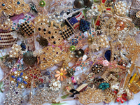 20 pcs lot. Assorted styles brooches,boutique style,retro style, hair clips, and so much more.