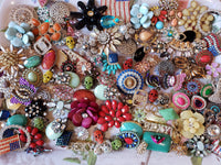 Vintage and Modern Brooch lots, assorted styles.