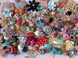 Vintage and Modern Brooch lots, assorted styles.