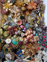 Brooches & Hair Accessories Lot (Total of 20 pieces). Also great for crafters!